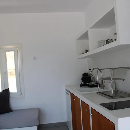 Lefkes Beach Suite