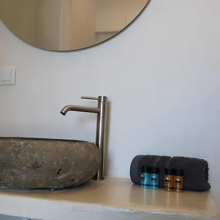 Lefkes Beach Suite *
